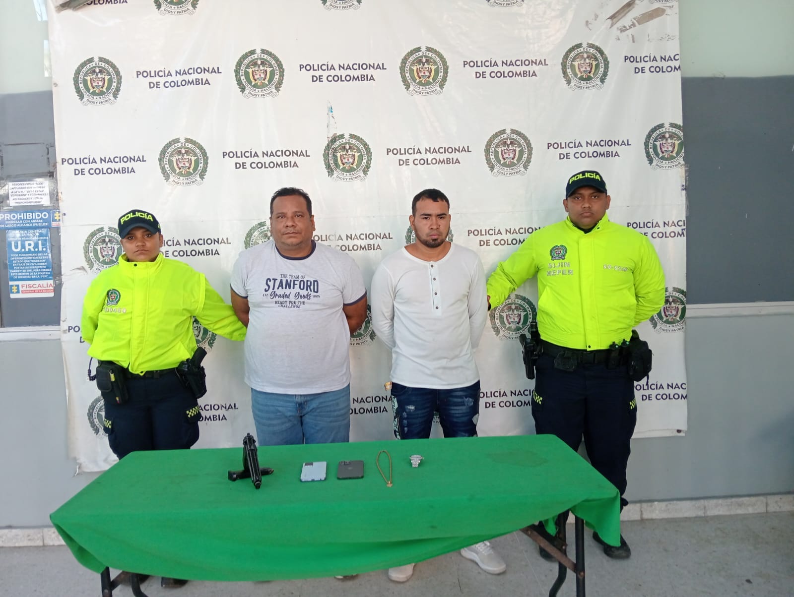 CAPTURADOS DOS PRESUNTOS DELINCUENTES POR HURTO CALIFICADO Y PORTE ILEGAL DE ARMAS DE FUEGO