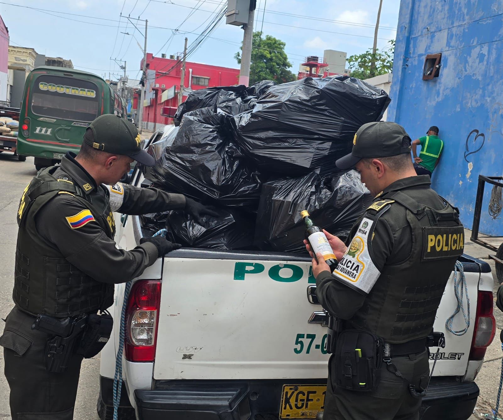 Intensifican controles aduaneros para combatir el contrabando y fomentar comercio legal