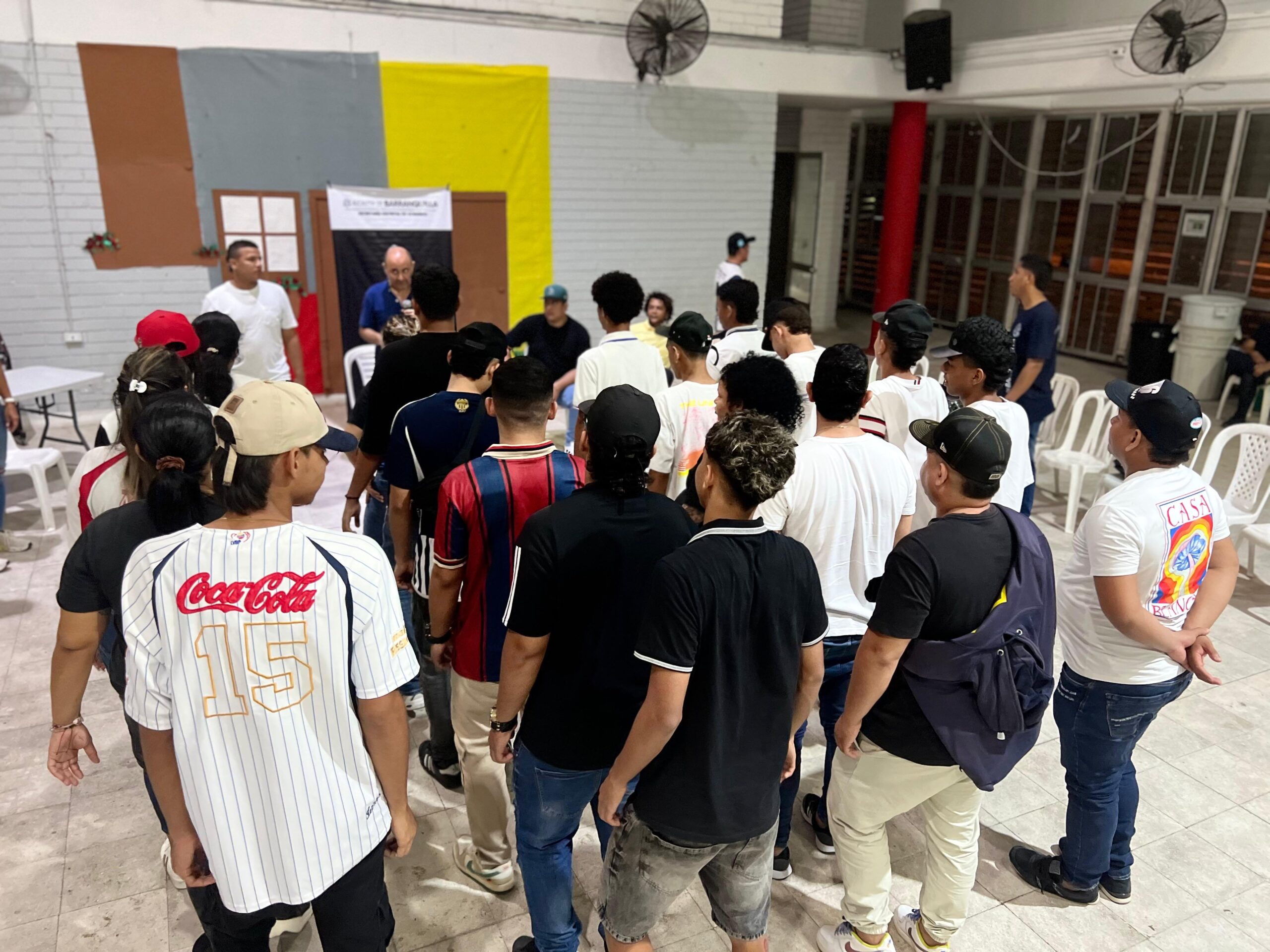 Barristas con propósito: 60 hinchas del Junior transformarán su pasión en arte con la EDA
