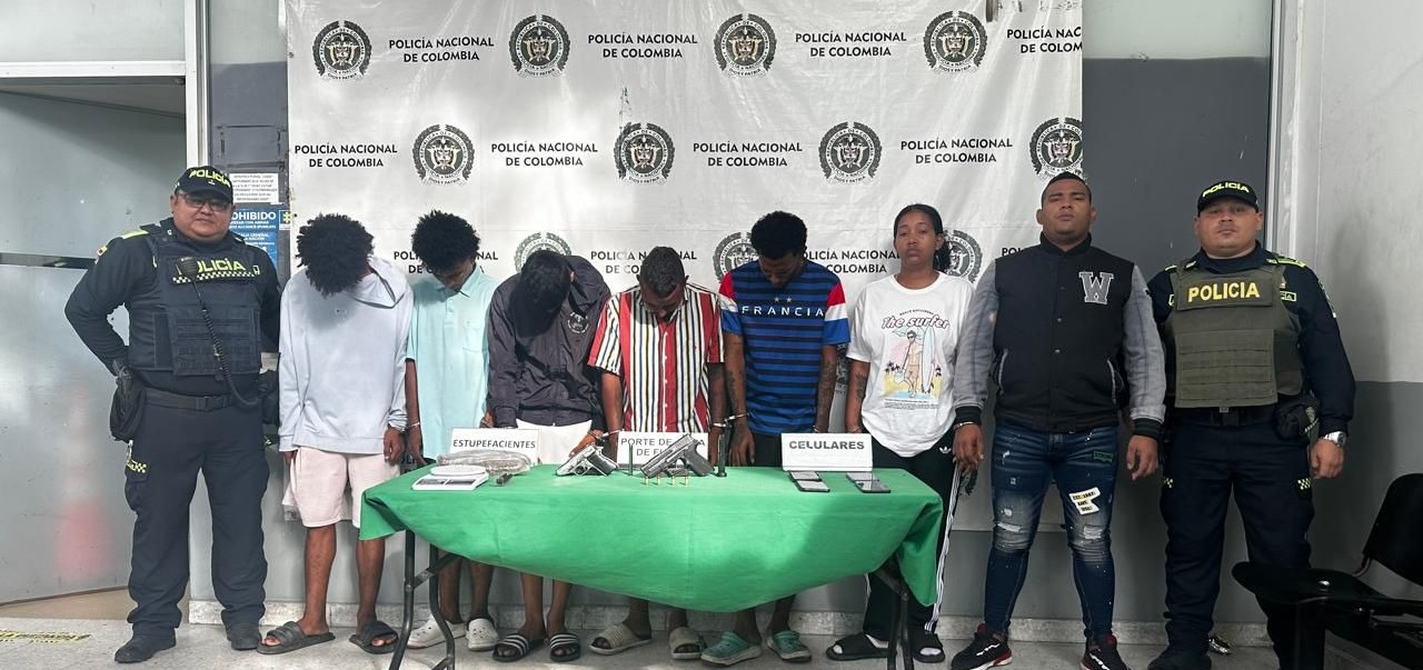 GOLPE A “LOS COSTEÑOS” EN BARRANQUILLA: SIETE CAPTURADOS EN ALLANAMIENTO POR MICROTRÁFICO Y PORTE ILEGAL DE ARMAS