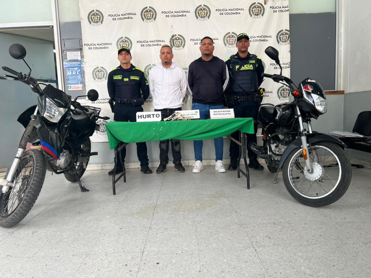 DOS PERSONAS CAPTURADAS POR HURTO Y PORTE ILEGAL DE ARMA DE FUEGO EN EL NORTE DE BARRANQUILLA