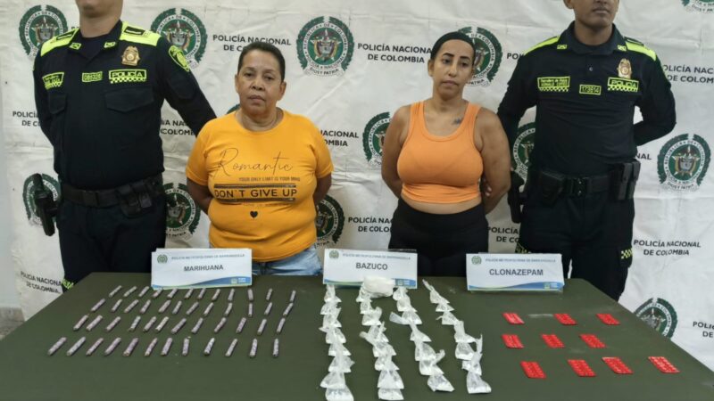 POLICÍA NACIONAL CAPTURA A DOS MUJERES POR TRÁFICO DE ESTUPEFACIENTES EN EL BARRIO SANTO DOMINGO