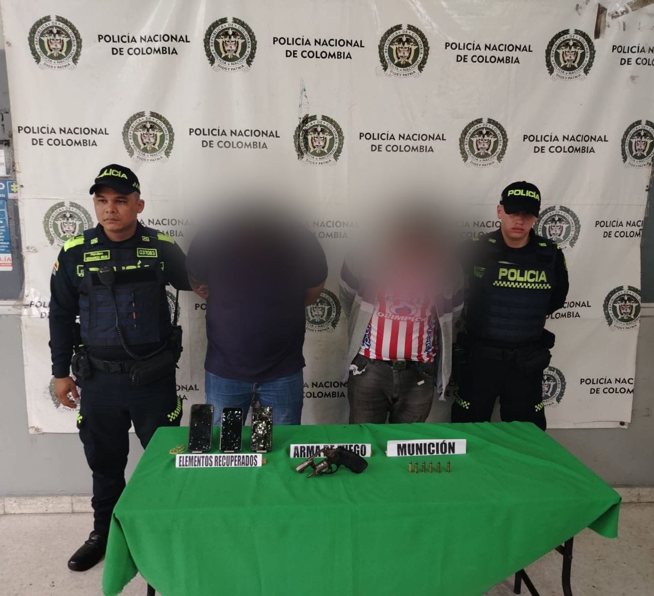 EN FLAGRANCIA DOS PRESUNTOS DELINCUENTES FUERON CAPTURADOS POR HURTO CALIFICADO AGRAVADO Y PORTE ILEGAL DE ARMAS DE FUEGO