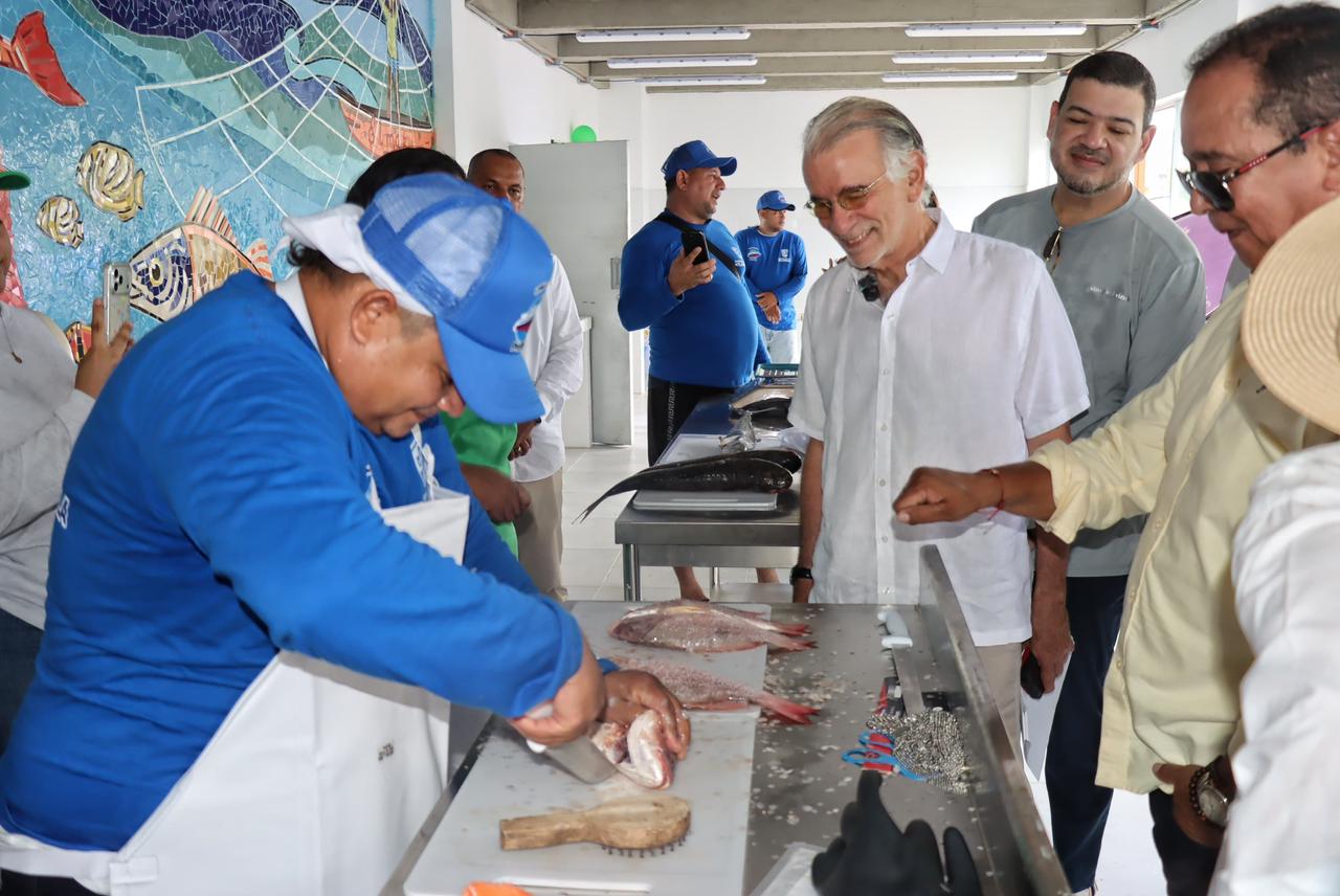 Gobierno de Eduardo Verano entrega Playa Pescador y fortalece la economía del mar en Puerto Colombia