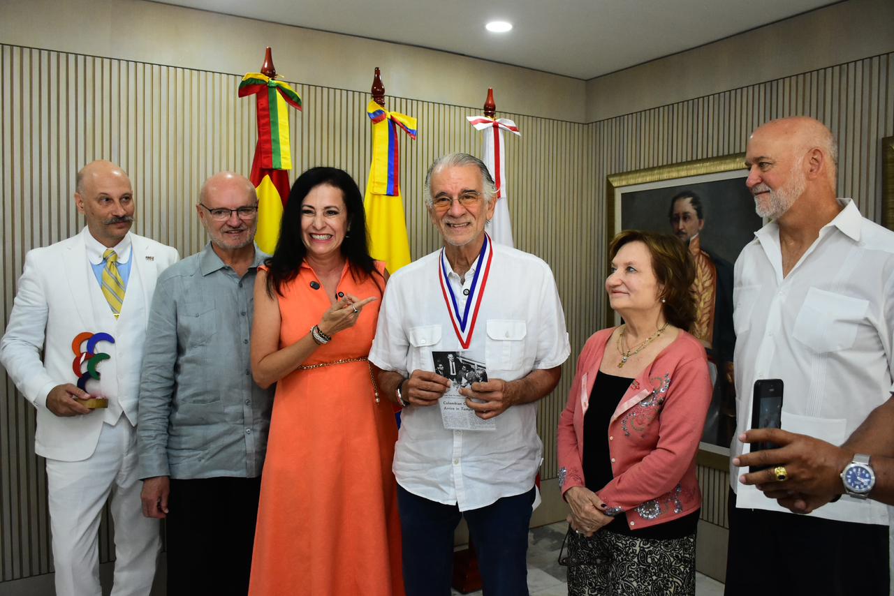 Gobernador Eduardo Verano recibe reconocimiento por continuar legado histórico iniciado por su padre entre Barranquilla y Tampa
