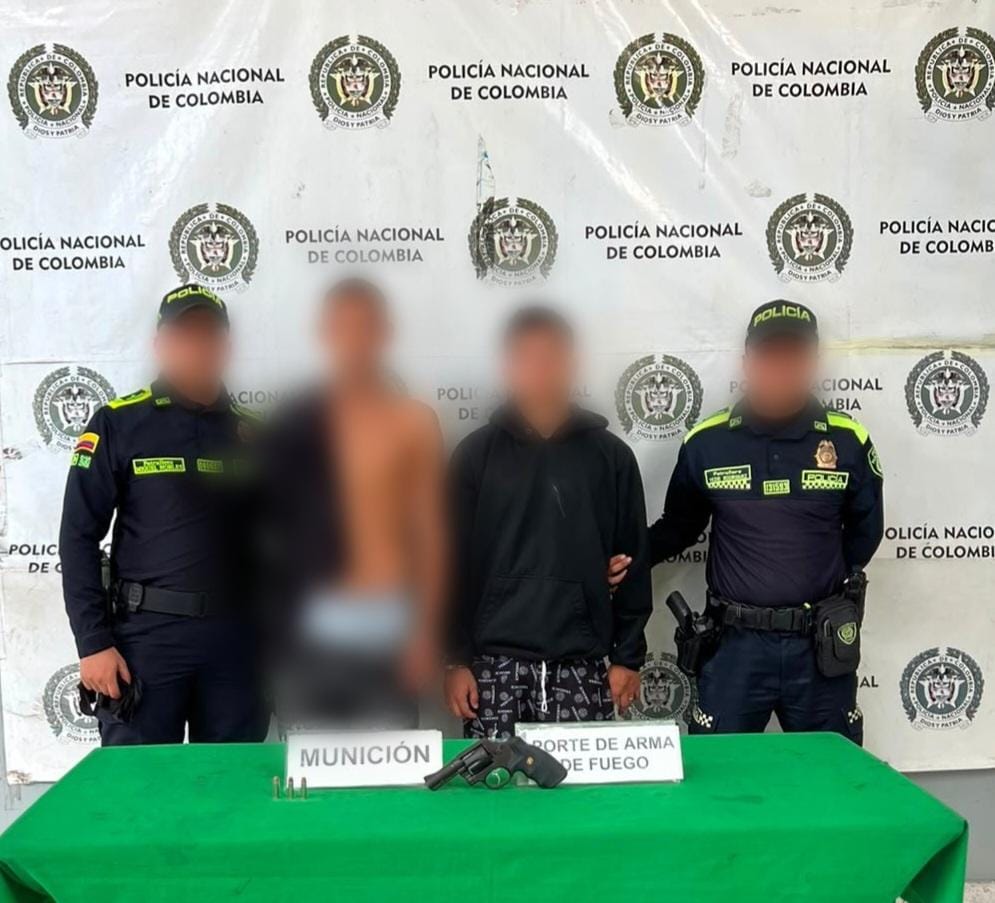 SIN TREGUA AL DELITO: DOS PRESUNTOS DELINCUENTES CAPTURADOS CON UN ARMA DE FUEGO EN LA CIUDADELA 20 DE JULIO